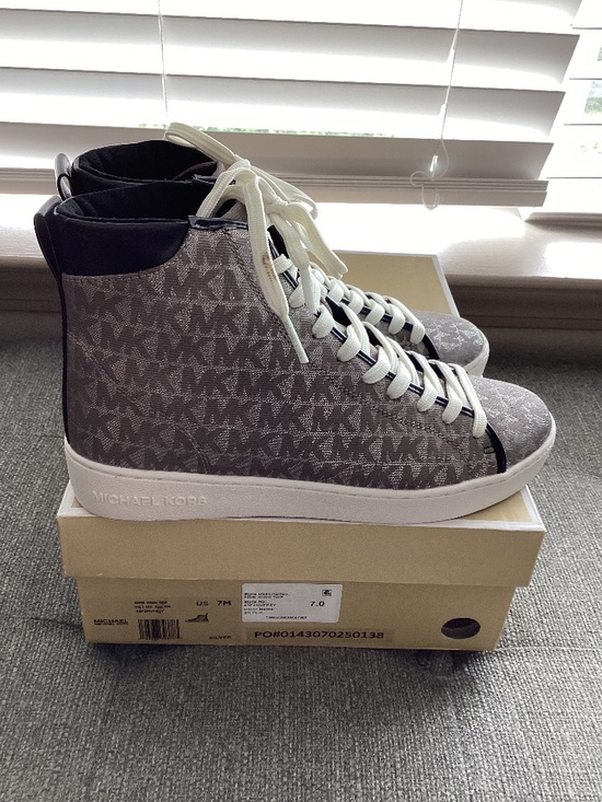 MICHAEL Michael Kors Shoes - MICHAEL MICHAEL KORS Women's Edie Lace-Up High-Top Sneakers, size 7
